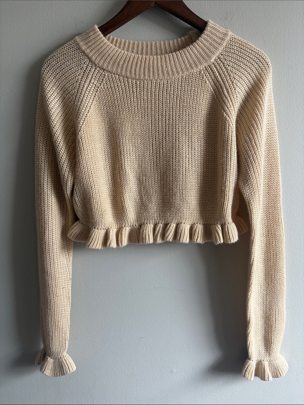 STORIA Cream Ruffle Hem Cropped Chunky Knit Sweater Medium
